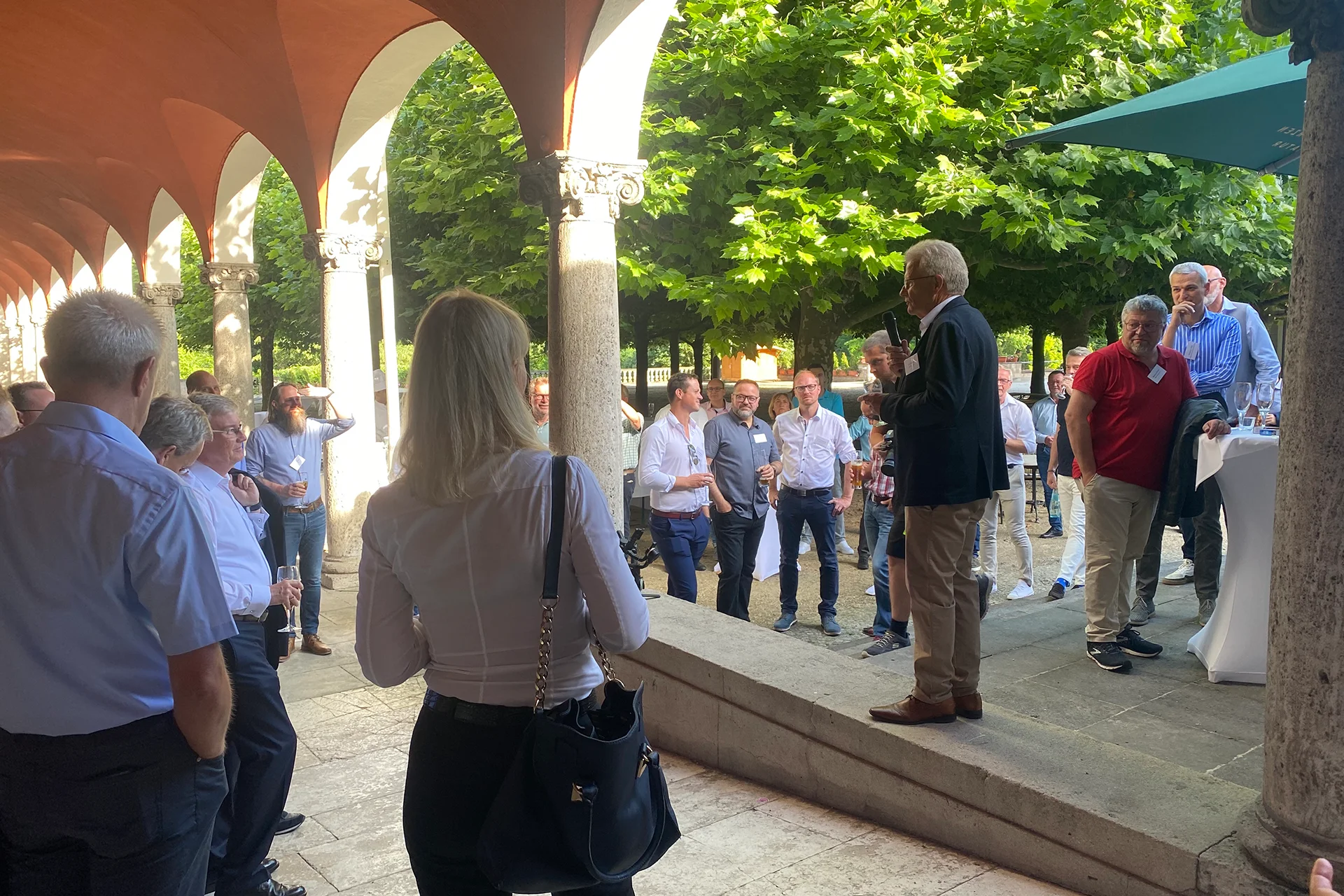 BVF Symposium 2022 im Garten mit Vortrag von Ulrich Stahl.